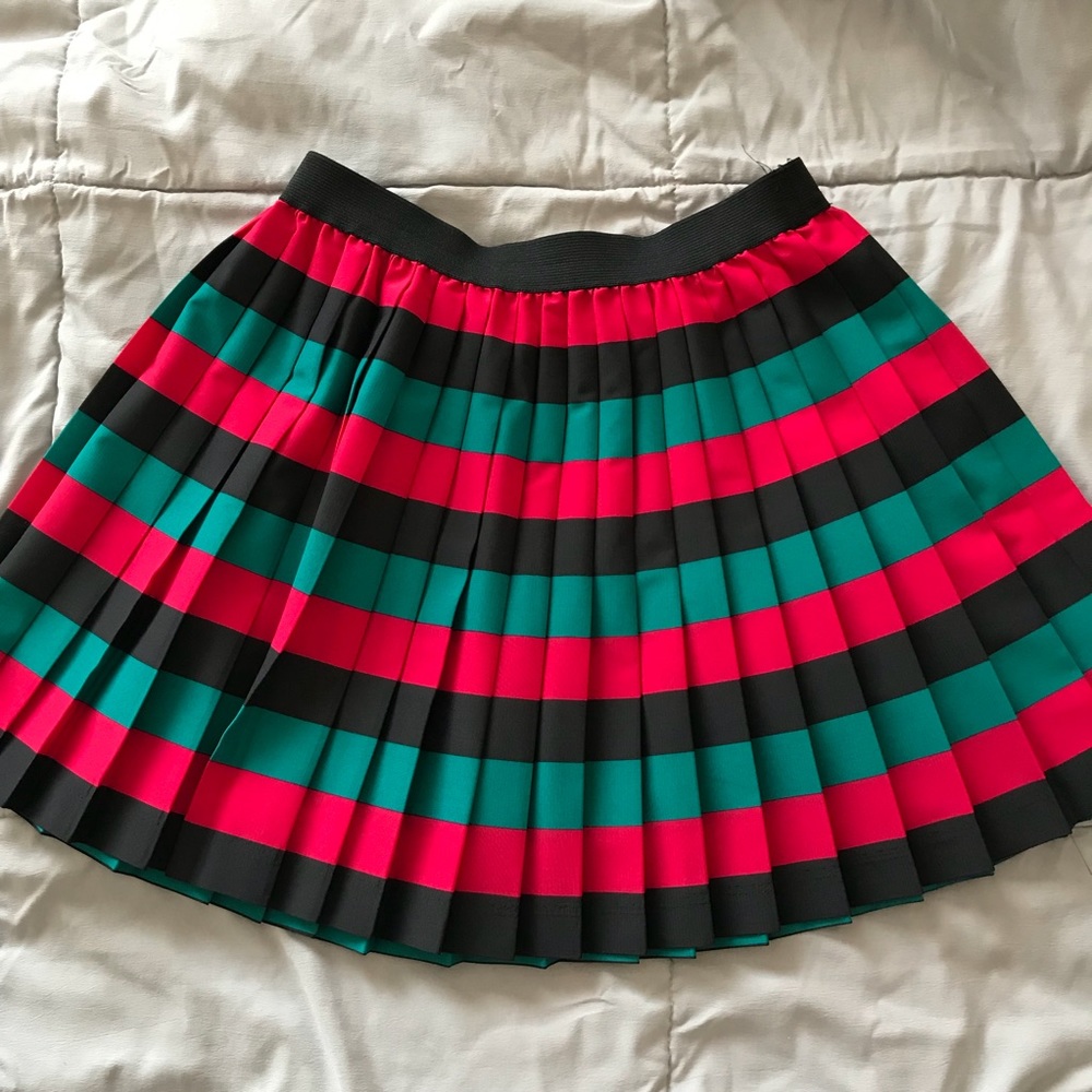 Forever 21 skirt. ✨bundle and save $$$✨